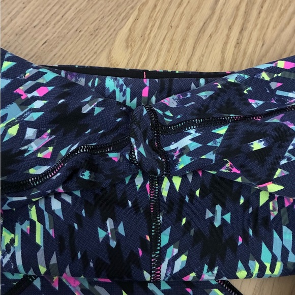 Victoria's Secret Multicolor Tribal Aztec Print
Knockout Tight Leggings XS - Picture 9 of 14